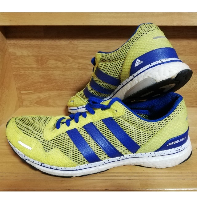 adidas(アディダス)のadidas アディダスランニングシューズ アディゼロジャパンブースト3 スポーツ/アウトドアのランニング(シューズ)の商品写真