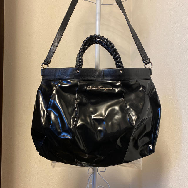 Salvatore Ferragamo(サルヴァトーレフェラガモ)のフェラガモ　エナメルバッグ レディースのバッグ(ハンドバッグ)の商品写真