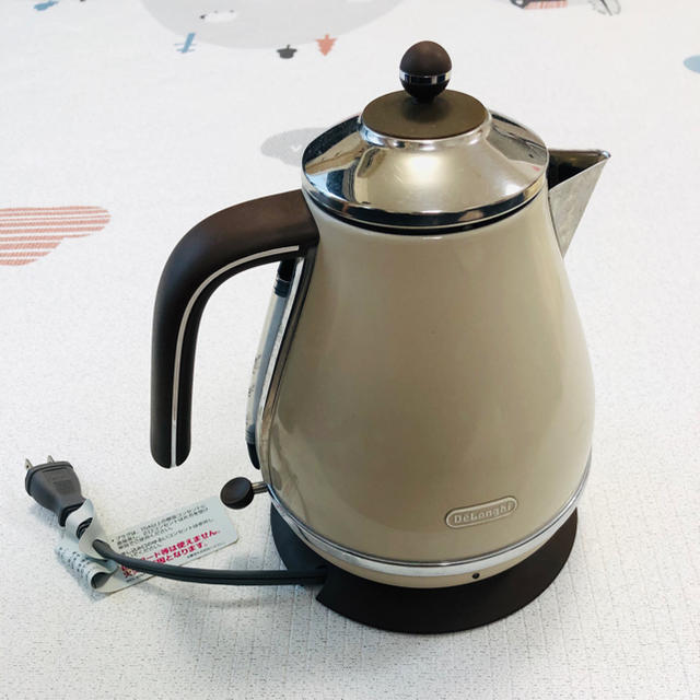 美品　デロンギ　Delonghi 電気ケトル　1.0L ドルチェベージュ