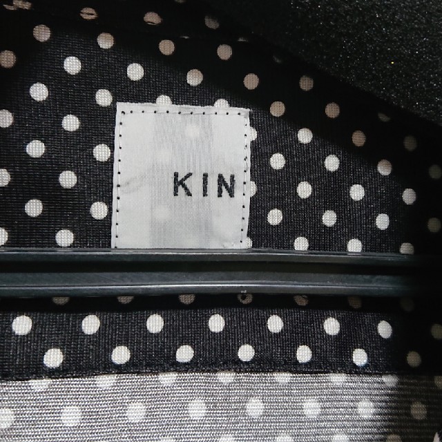 KIN(キン)のモグモグ様専用 KIN  ドットオ―プン シャツ レディースのトップス(シャツ/ブラウス(長袖/七分))の商品写真