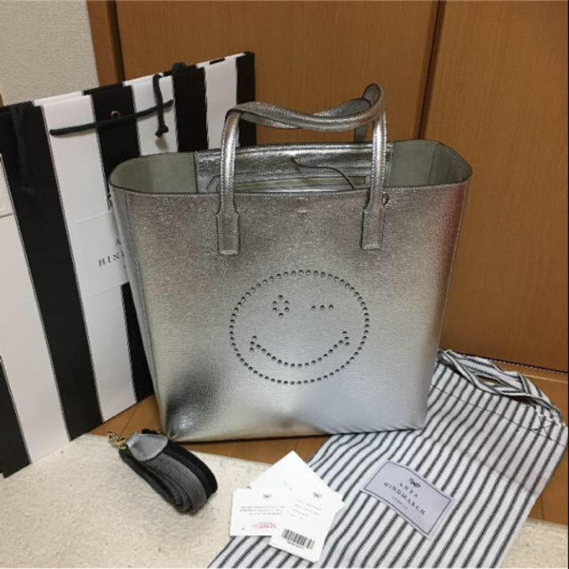 アニヤハインドマーチ EBURY SHOPPER WINK グレー