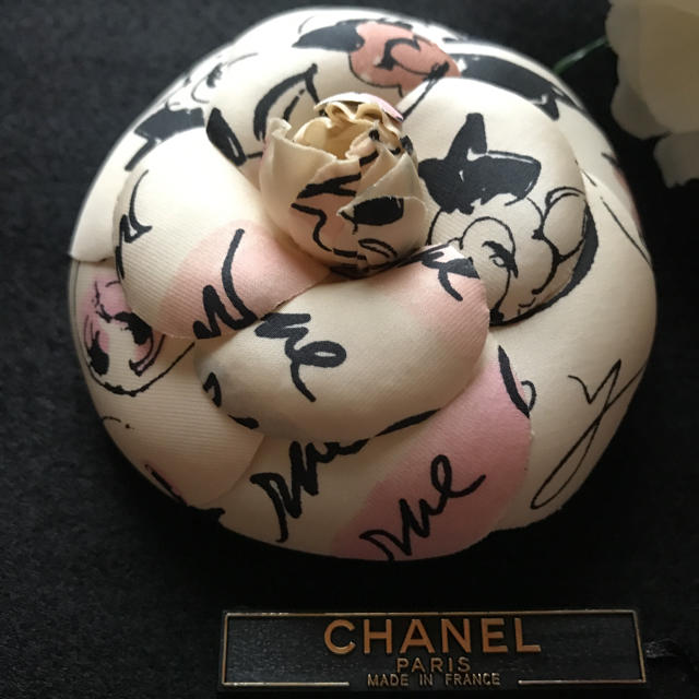 CHANEL????筆記体chanel????シルク素材????カメリア