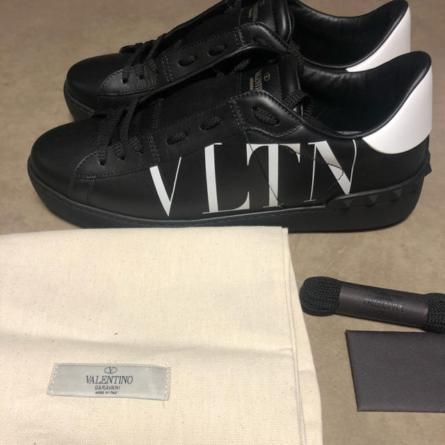 専用⭐︎新品⭐︎valentino⭐︎スニーカー⭐︎VLTN⭐︎約85000円