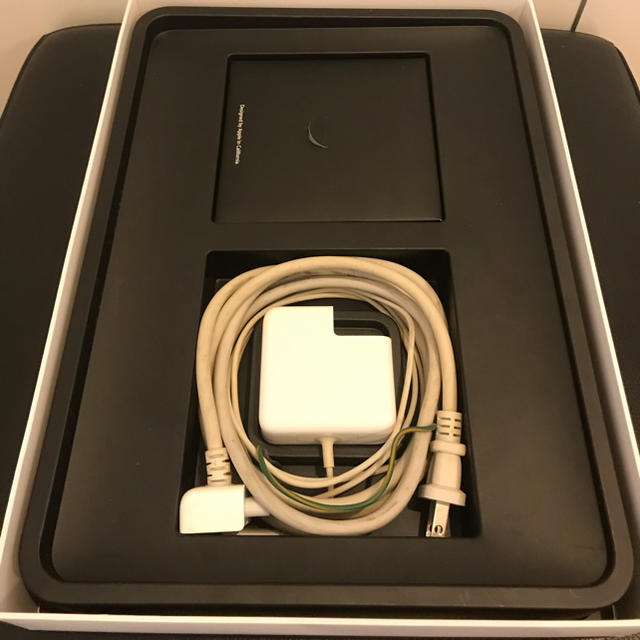 MacBook Air MC965J/A 美品 箱あり ケーブルあり