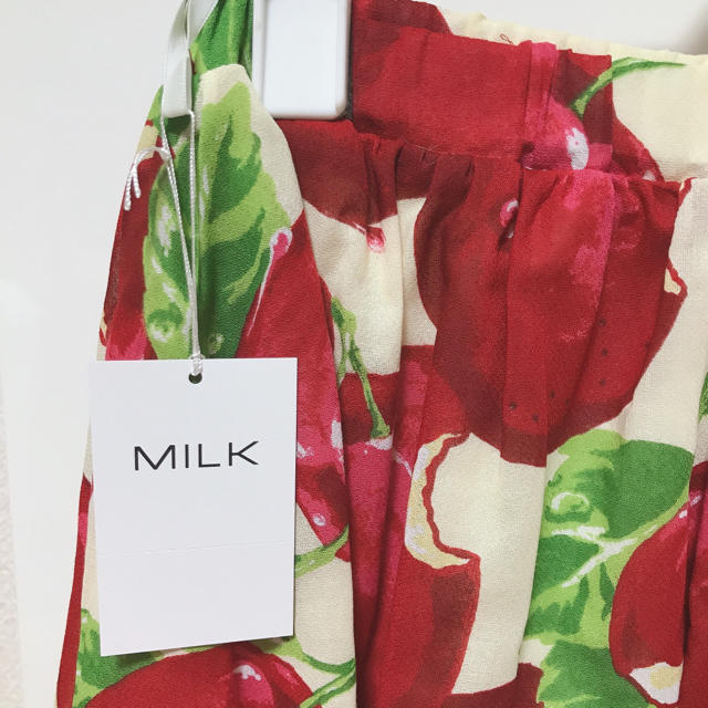 MILK(ミルク)の【新品】MILK●アップルポイズン柄キュロット●リンゴ●スカパン【タグ付】 レディースのパンツ(キュロット)の商品写真