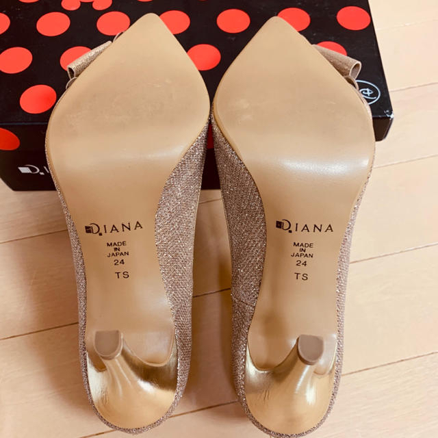 DIANA(ダイアナ)の新品♪ タイムセール！DIANA Disney 美女と野獣　パンプス　ゴールド レディースの靴/シューズ(ハイヒール/パンプス)の商品写真