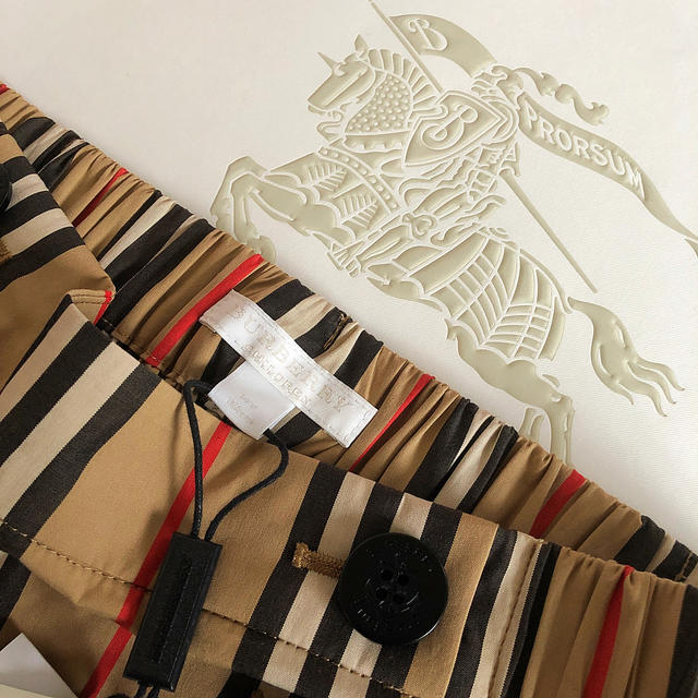 BURBERRY(バーバリー)の【ご専用】バーバリーチルドレン 新品ボトム パンツ 14Y レディースのパンツ(カジュアルパンツ)の商品写真