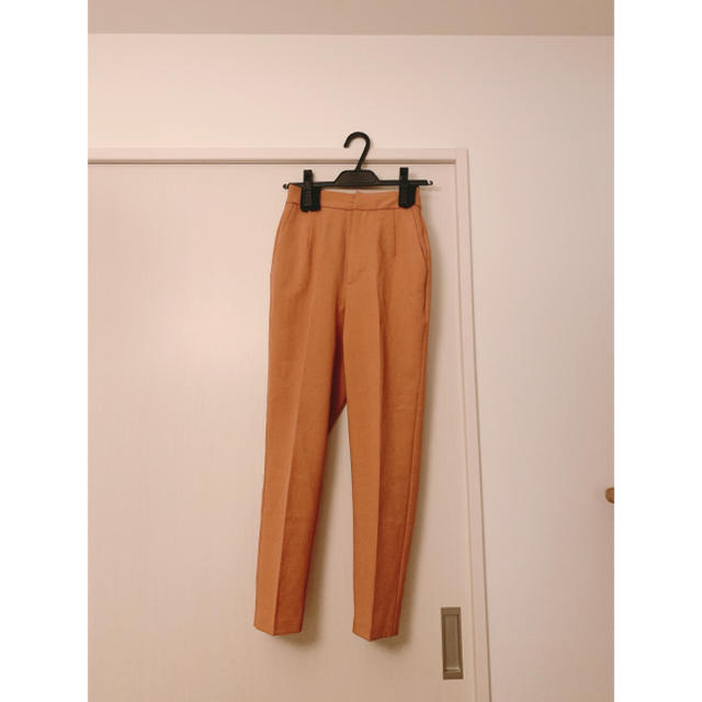 Ameri VINTAGE(アメリヴィンテージ)のAMERI CLASSIC TAPERED PT レディースのパンツ(クロップドパンツ)の商品写真