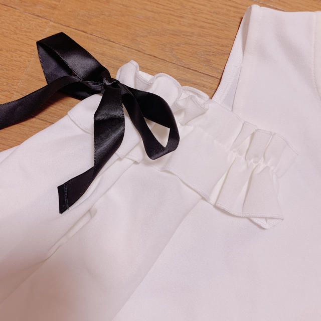 肩リボン　オフショル　トップス レディースのトップス(カットソー(半袖/袖なし))の商品写真