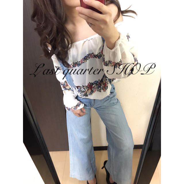 moussy(マウジー)のフラワーボーダーTOPS×サスペ付きデニムP♡スプリングコーデ　ムルーア系 レディースのレディース その他(セット/コーデ)の商品写真