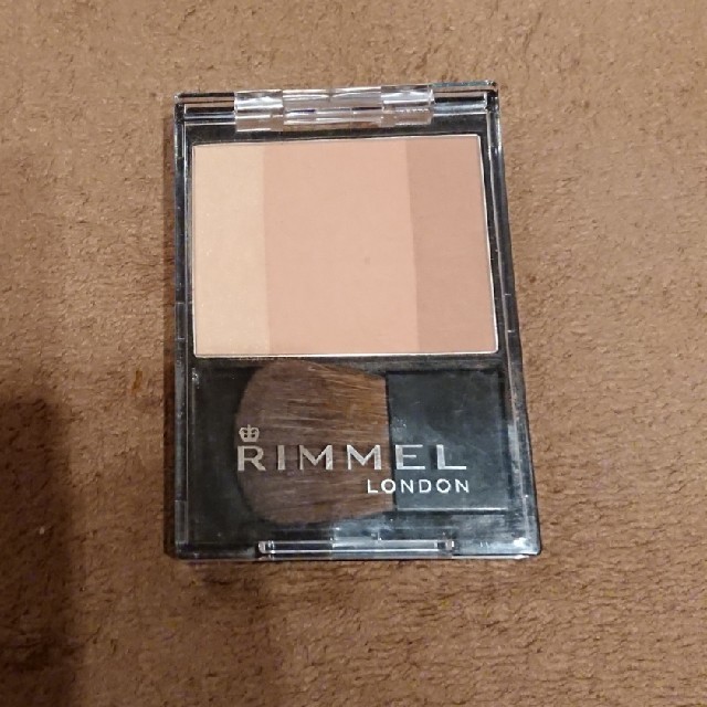 RIMMEL(リンメル)のリンメルスリーインワンモデリングフェイスブラッシュ コスメ/美容のベースメイク/化粧品(フェイスカラー)の商品写真