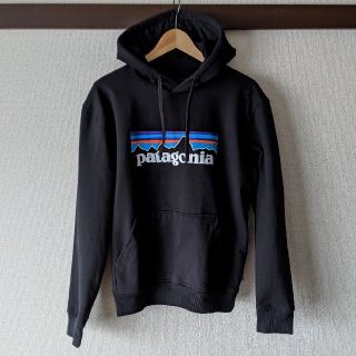 パタゴニア(patagonia)のpatagonia メンズ・P-6ロゴ・アップライザル・フーディ

(パーカー)