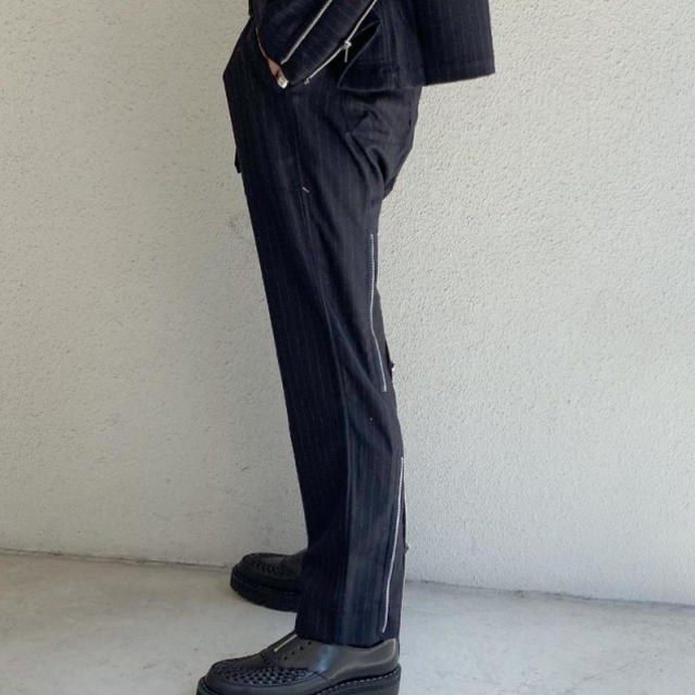 UNUSED(アンユーズド)のPHINGERIN BONTAGE PANTS ネイビーストライプ  メンズのパンツ(スラックス)の商品写真