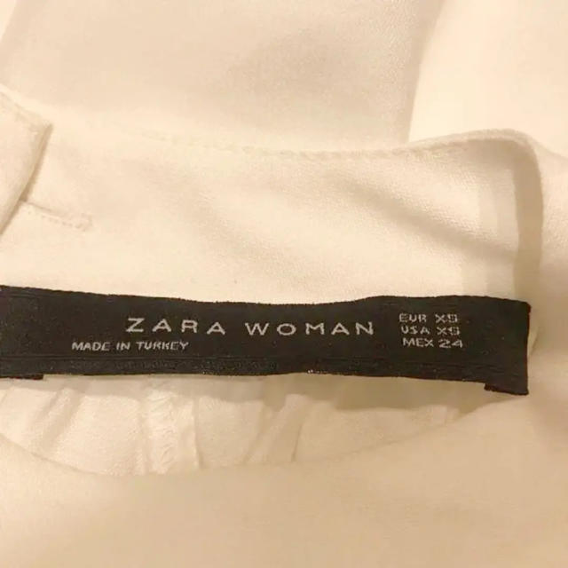 ZARA(ザラ)のZARA べっ甲ボタンブラウス XS レディースのトップス(シャツ/ブラウス(長袖/七分))の商品写真