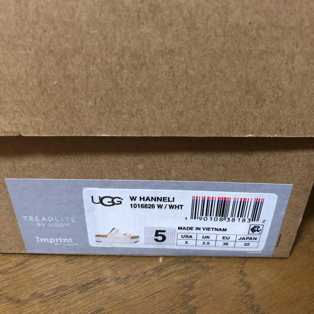 UGG(アグ)の専用　箱なし　UGG 厚底サンダル レディースの靴/シューズ(サンダル)の商品写真