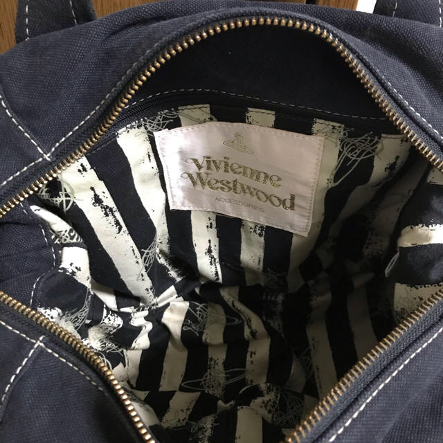 Vivienne Westwood(ヴィヴィアンウエストウッド)の美品✨ヴィヴィアンウエストウッド  トートバッグ  デニム生地　正規品　 レディースのバッグ(トートバッグ)の商品写真