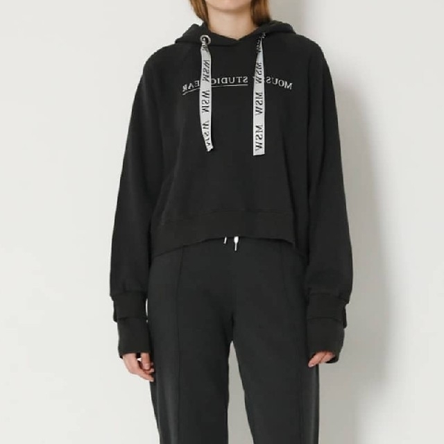 moussy(マウジー)のⅠマウジー STUDIOWEAR 未使用タグ付き ロゴ スウェット パーカー レディースのトップス(パーカー)の商品写真