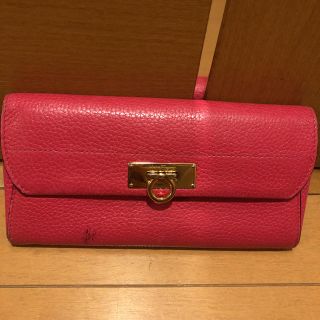 サルヴァトーレフェラガモ(Salvatore Ferragamo)のフェラガモ　長財布　ピンク(長財布)