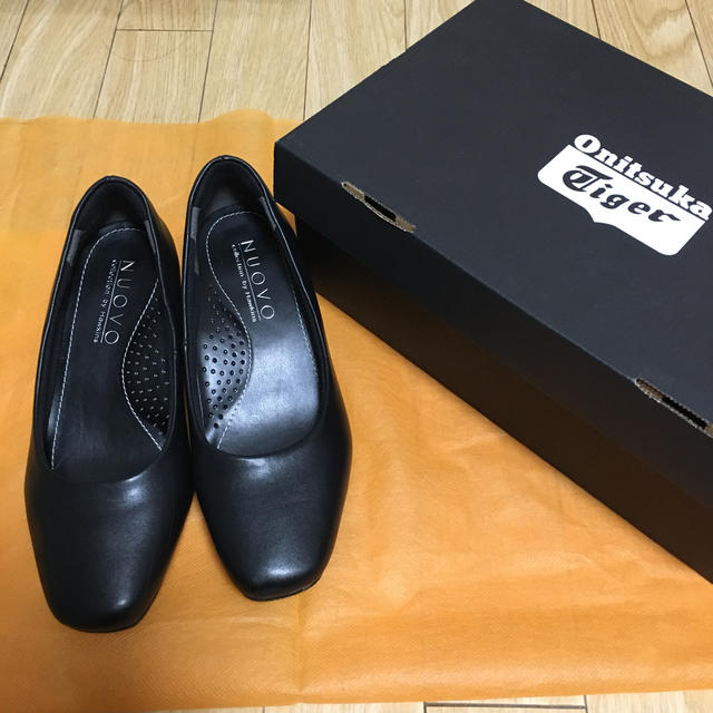 Nuovo(ヌォーボ)のNUOVO 黒パンプス（22.0cm） レディースの靴/シューズ(ハイヒール/パンプス)の商品写真