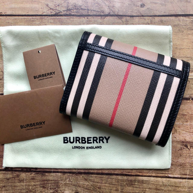 BURBERRY(バーバリー)の新品 バーバリー チェック 三つ折りコンパクト  折り財布 春夏新作 レディースのファッション小物(財布)の商品写真