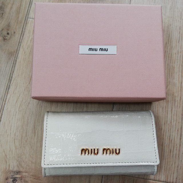 【新品・未使用】MIU MIU  キーケース  ホワイト