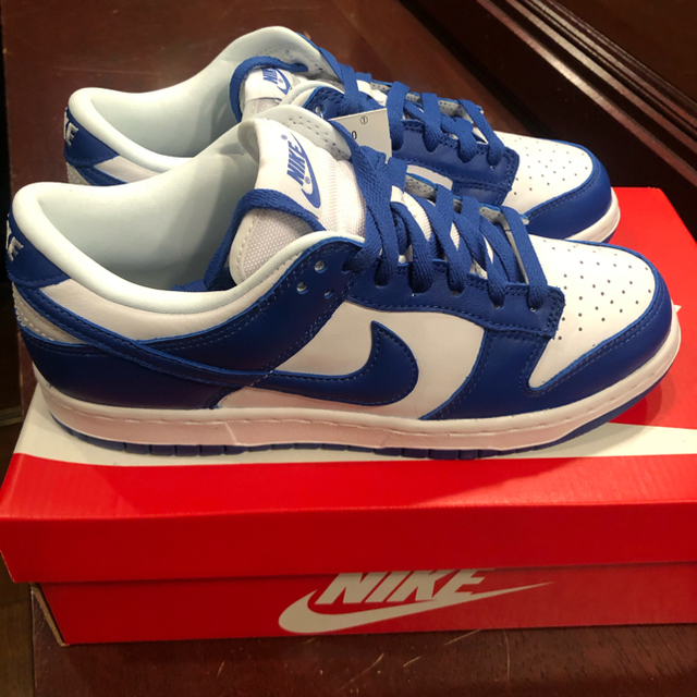 NIKE(ナイキ)のNIKE DUNK LOW  VARSITYROYAL MAX 90 26CM メンズの靴/シューズ(スニーカー)の商品写真