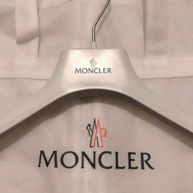 MONCLER(モンクレール)のMONCLER ハンガー&ガーメントセット レディースのレディース その他(その他)の商品写真