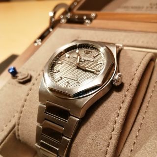 ジラールペルゴ(GIRARD-PERREGAUX)の【jhonbull様専用】ジラール・ペルゴ　ロレアート 38mm グレー メタル(腕時計(アナログ))