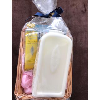 ロクシタン(L'OCCITANE)のロクシタン　ボディクリーム、ハンドクリームセット　プレゼント(ボディローション/ミルク)