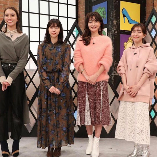 田中みな実着用☆サイドZIPスリットパーカーの通販 by Rio's 田中みな実着用☆サイドZIPスリットパーカーの通販 by Rio's