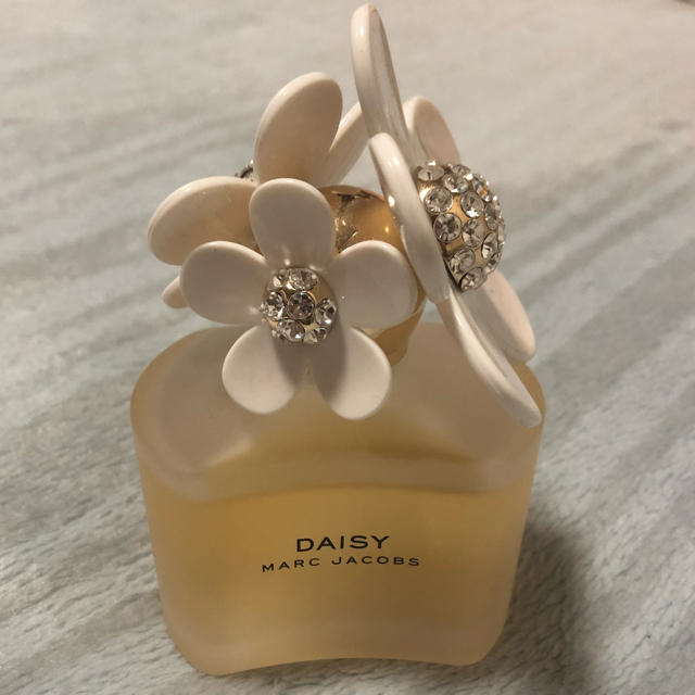 MARC JACOBS(マークジェイコブス)のDaisy Eau De Toilette 100ml MARC JACOBS コスメ/美容の香水(香水(女性用))の商品写真