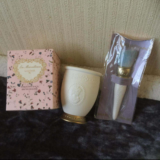 LADURÉE チークブラシとブラシホルダー