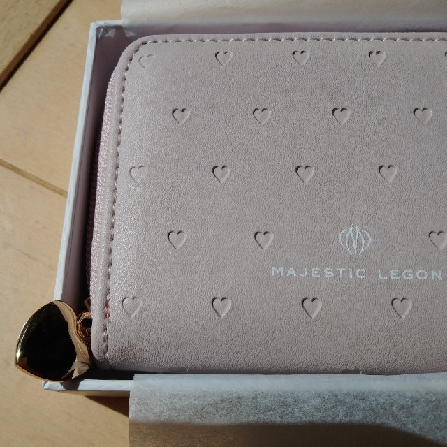 MAJESTIC LEGON(マジェスティックレゴン)の新品♥️マジェスティックレゴン　ミニウォレット　ピンクベージュハート柄　箱付き レディースのファッション小物(財布)の商品写真