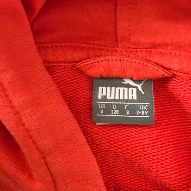 PUMA(プーマ)のプーマ　パーカー（セサミストリートelmo）120〜130cm キッズ/ベビー/マタニティのキッズ服男の子用(90cm~)(ジャケット/上着)の商品写真