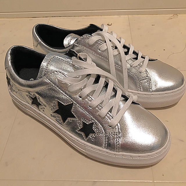 GOLDEN GOOSE(ゴールデングース)の MOA MASTER OF ARTS 星柄スニーカー38GOLDENGOOSE レディースの靴/シューズ(スニーカー)の商品写真