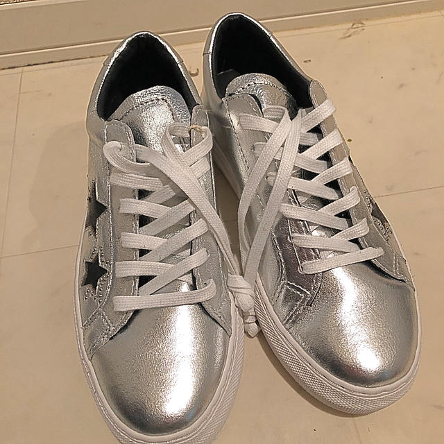 GOLDEN GOOSE(ゴールデングース)の MOA MASTER OF ARTS 星柄スニーカー38GOLDENGOOSE レディースの靴/シューズ(スニーカー)の商品写真