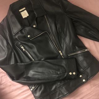 ザラ(ZARA)のZARA レディース　ライダースジャケット(ライダースジャケット)