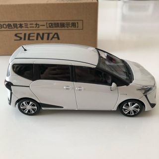 トヨタ　シエンタ　1/30　ダイキャスト　ミニカー　新品　色見本　TOYOTA