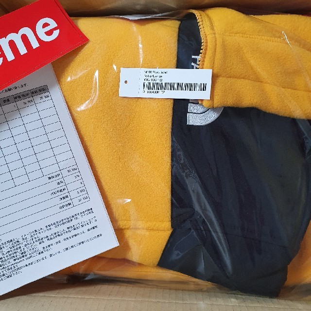 Supreme(シュプリーム)のsupreme north RTG フリース Gold L メンズのジャケット/アウター(その他)の商品写真