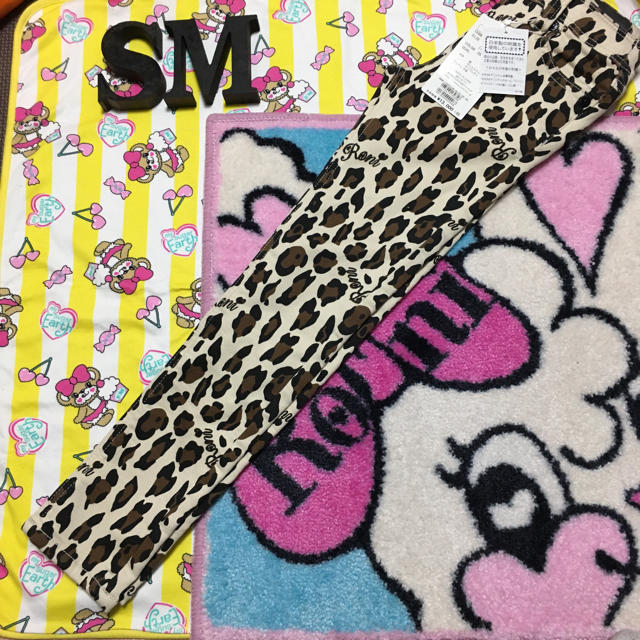 RONI(ロニィ)の新品★RONI★ヒョウ柄柔らかボトムス★SM キッズ/ベビー/マタニティのキッズ服女の子用(90cm~)(パンツ/スパッツ)の商品写真