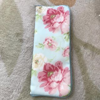 ローラアシュレイ(LAURA ASHLEY)の【専用】LAURA ASHLEY 傘カバー ペットボトルカバー(日用品/生活雑貨)