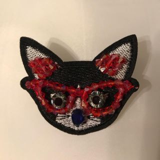 猫　犬　可愛いブローチ　刺繍　ビーズ(ブローチ/コサージュ)