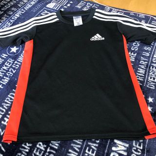 アディダス(adidas)のadidas Tシャツ(Tシャツ/カットソー)