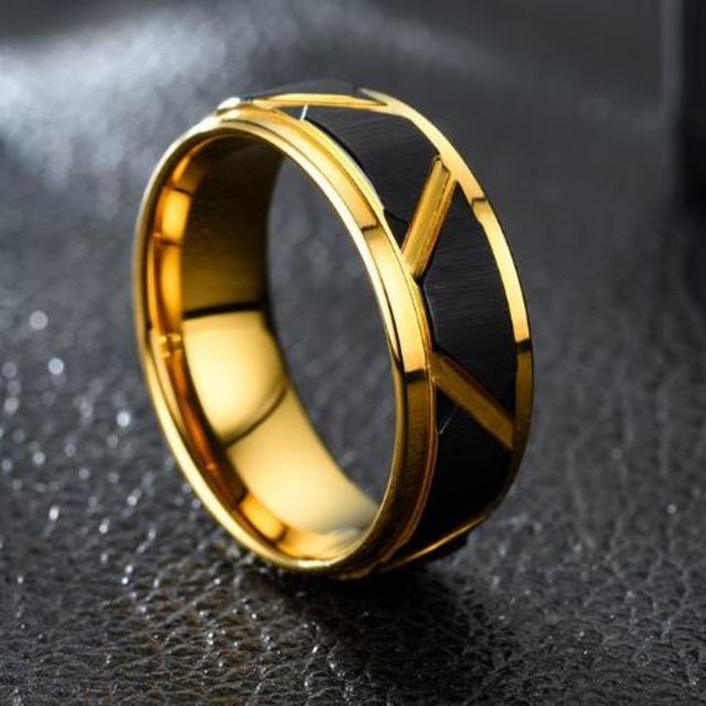 ブラック×ゴールド　キリン　シンプル 売筋 指輪　リング メンズのアクセサリー(リング(指輪))の商品写真
