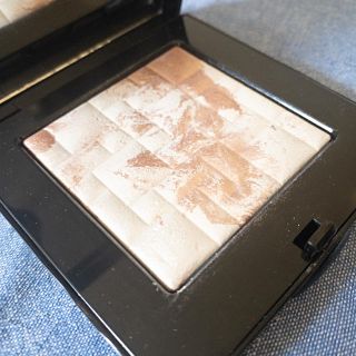 ボビイブラウン(BOBBI BROWN)のボビイブラウン ハイライティング パウダー Pink Glow(フェイスパウダー)