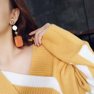 ザラ(ZARA)の《最終価格》ウッドモチーフロングピアス(ピアス)