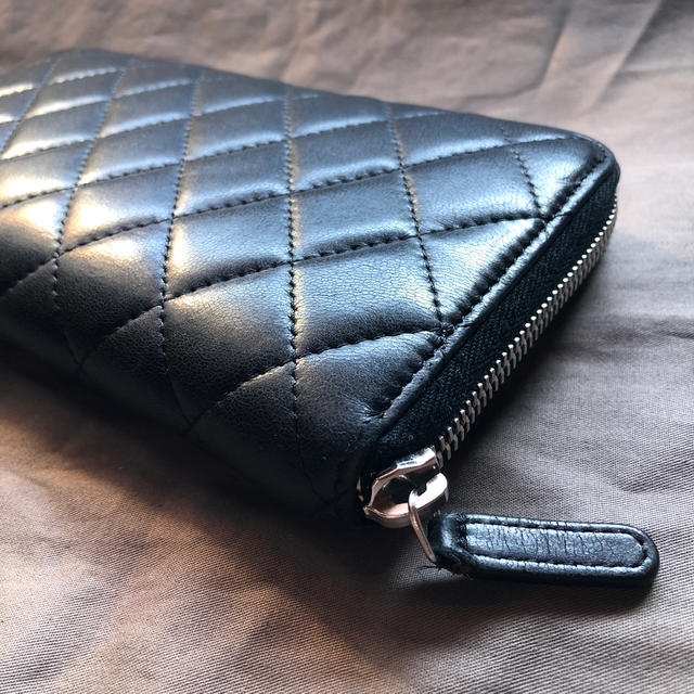 シャネル　CHANEL マトラッセ　ラウンド 長財布　黒×シルバー金具