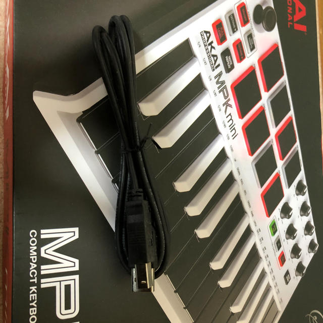 sakataku様専用AKAI MPK MINI white 楽器のDTM/DAW(MIDIコントローラー)の商品写真