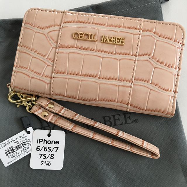 CECIL McBEE(セシルマクビー)の新品 セシルマクビー クロコ型 手帳型 iPhoneケース ベージュ スマホ/家電/カメラのスマホアクセサリー(iPhoneケース)の商品写真