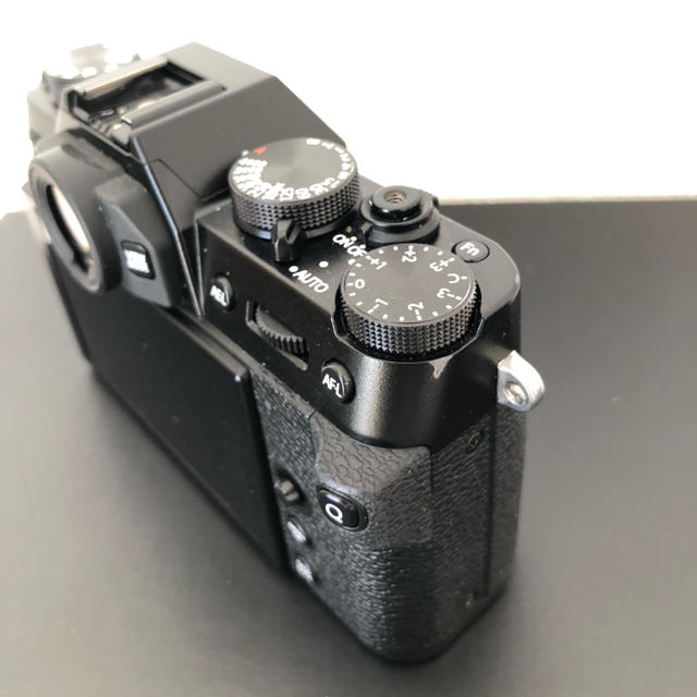 富士フイルム(フジフイルム)の富士フィルム FUJIFILM X-T30 ブラック スマホ/家電/カメラのカメラ(ミラーレス一眼)の商品写真